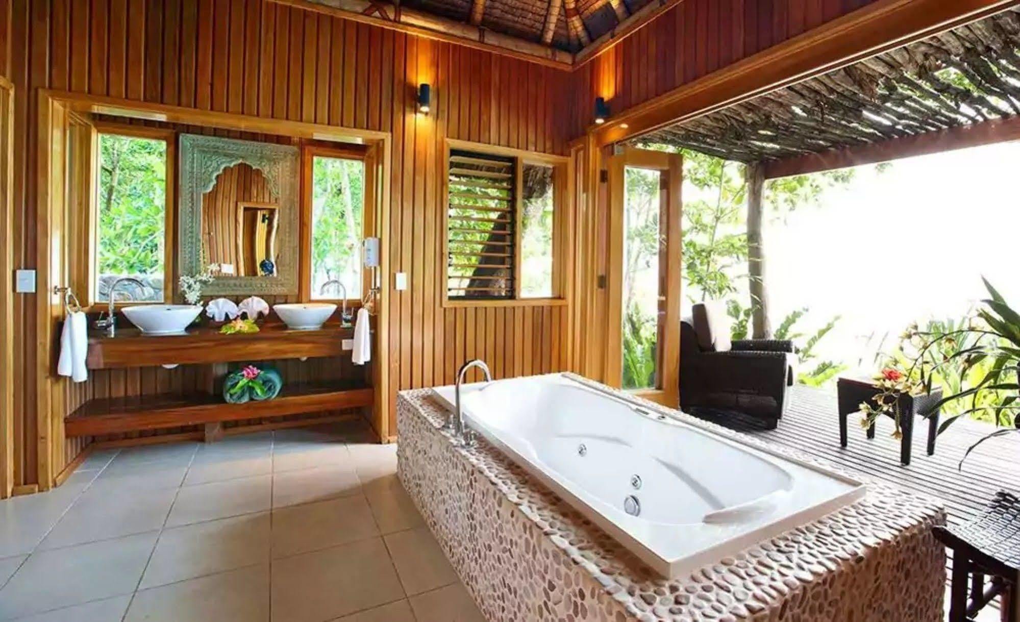 Namale Resort And Spa Савусаву Экстерьер фото